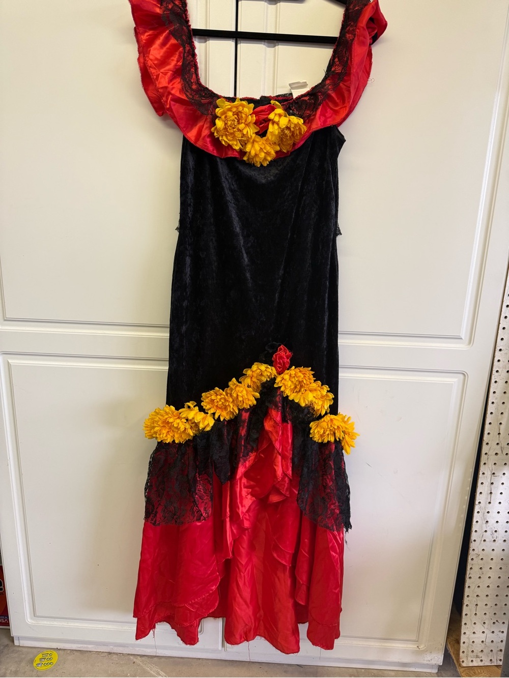 Women’s size Medium Catrina Black and Red Floral Fiesta Costume Dress